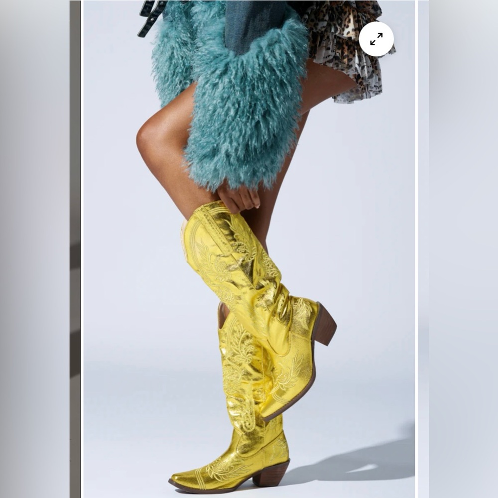 NWOB Azalea Wang Gold Embroidered Cowboy Boots 7